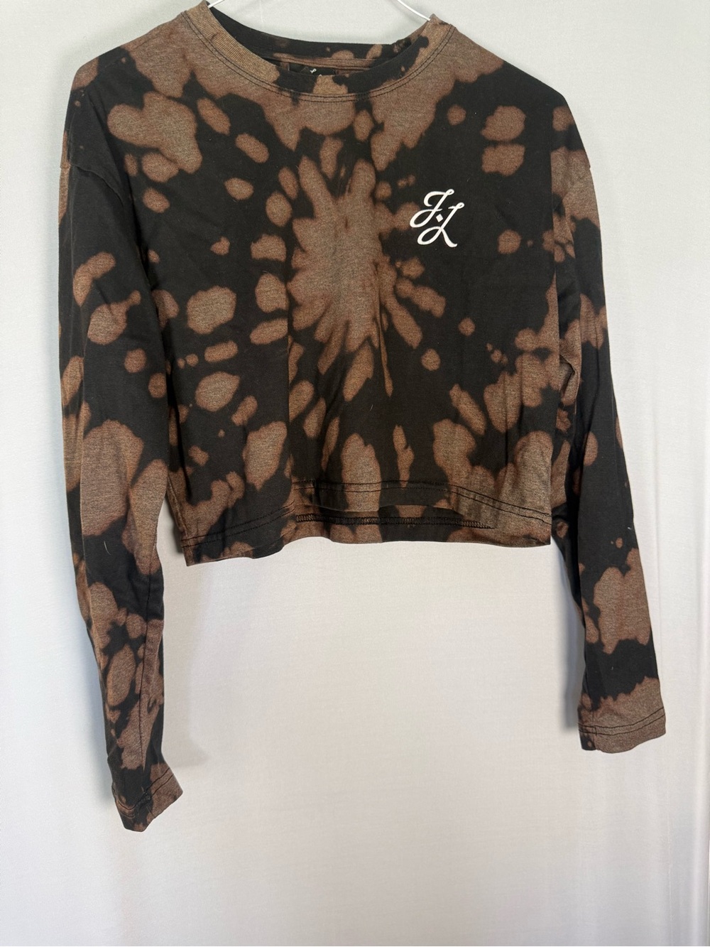 Cropped Tie-Dye Crewneck Sweatshirt in Black and Brown